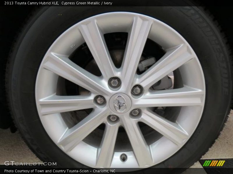 Cypress Green Metallic / Ivory 2013 Toyota Camry Hybrid XLE