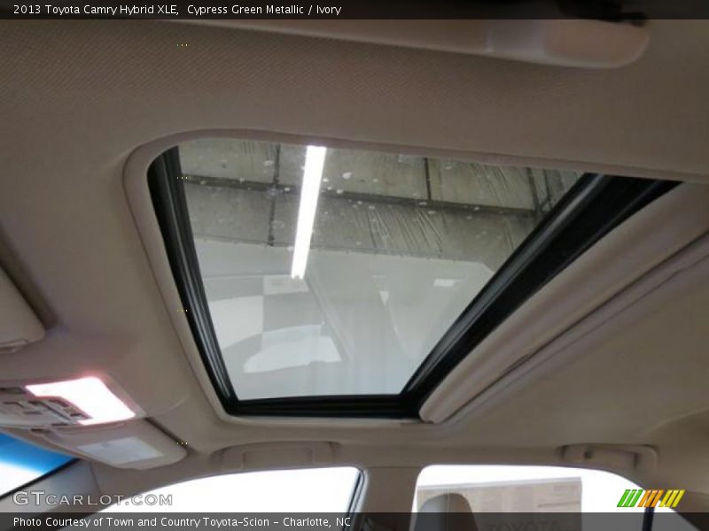 Cypress Green Metallic / Ivory 2013 Toyota Camry Hybrid XLE