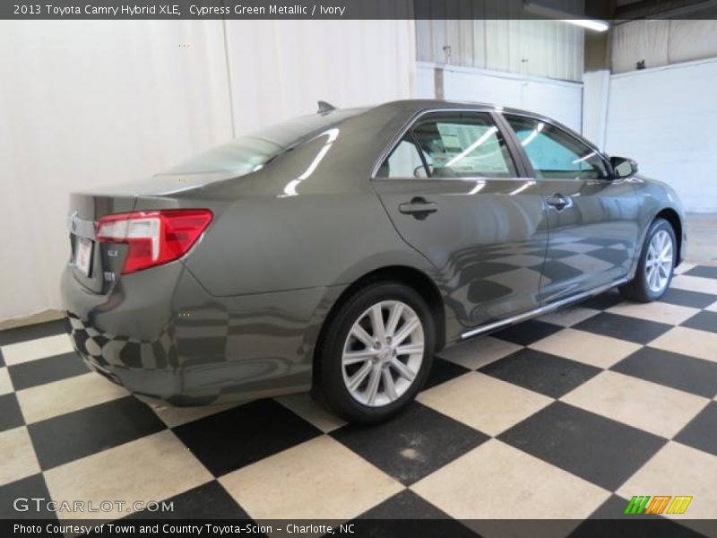 Cypress Green Metallic / Ivory 2013 Toyota Camry Hybrid XLE
