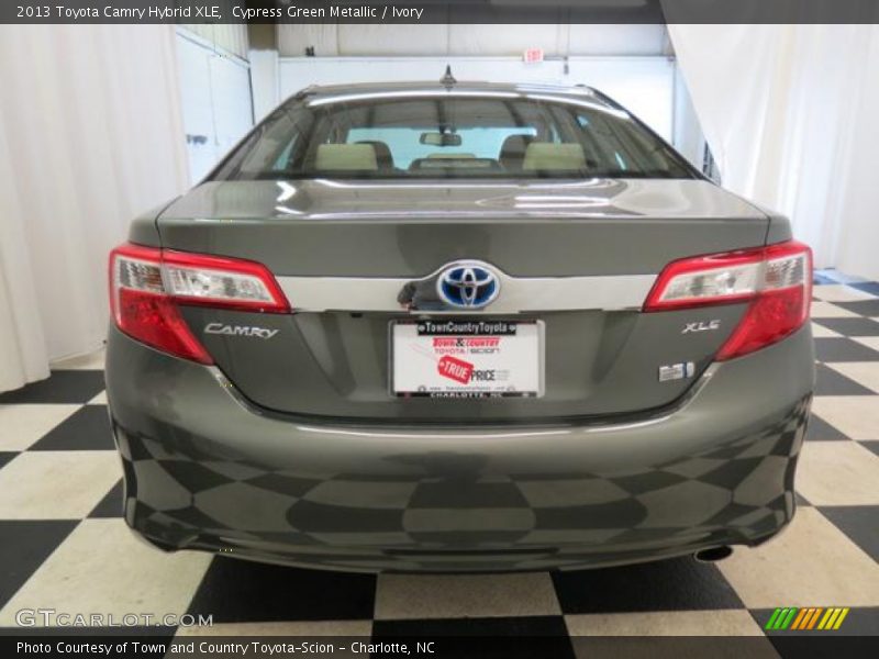 Cypress Green Metallic / Ivory 2013 Toyota Camry Hybrid XLE