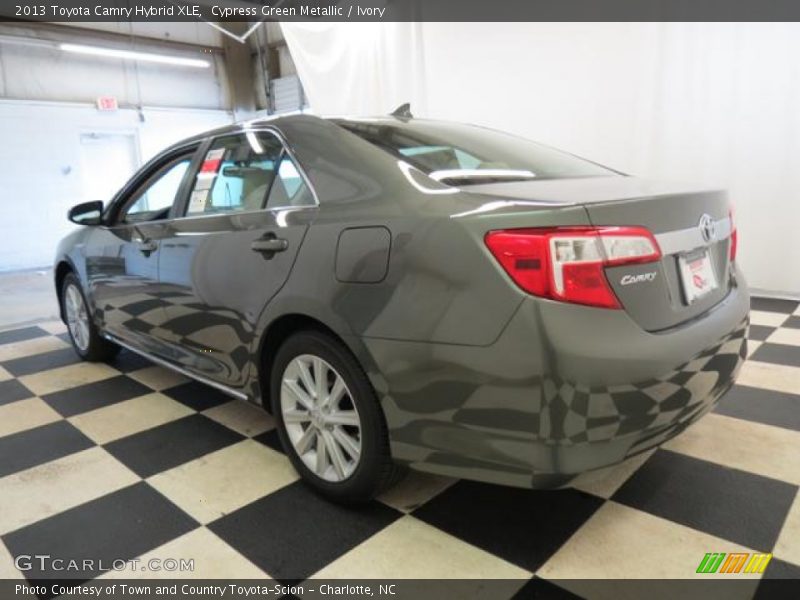 Cypress Green Metallic / Ivory 2013 Toyota Camry Hybrid XLE