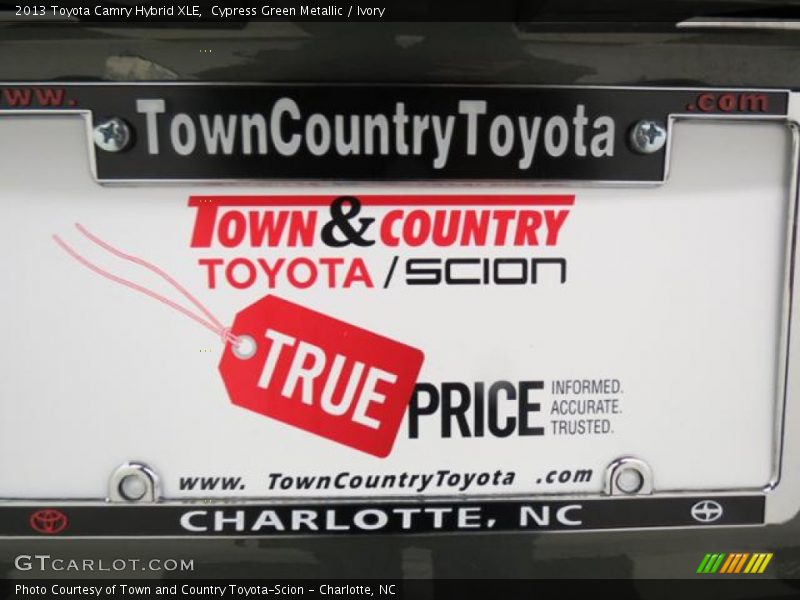 Cypress Green Metallic / Ivory 2013 Toyota Camry Hybrid XLE