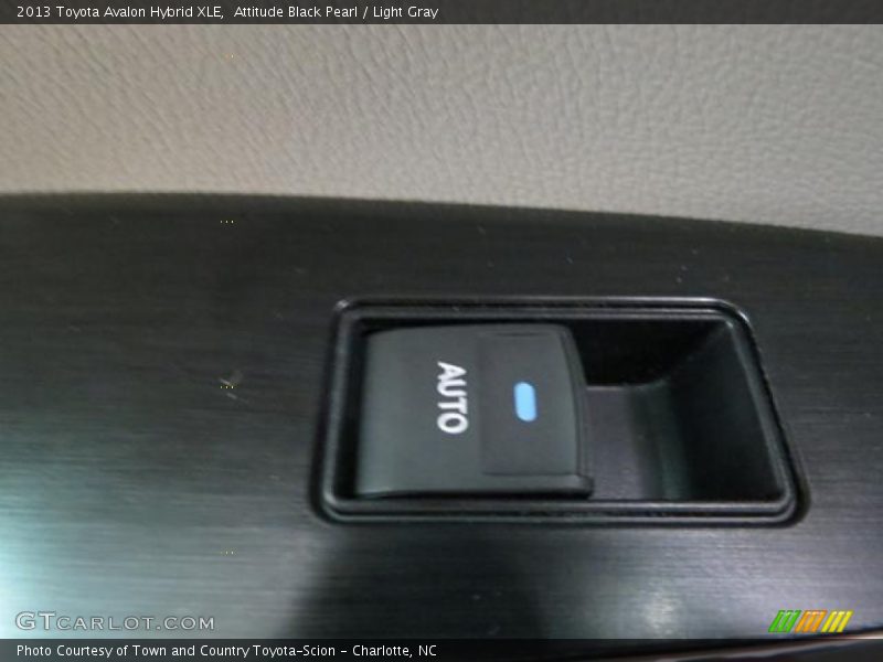 Attitude Black Pearl / Light Gray 2013 Toyota Avalon Hybrid XLE