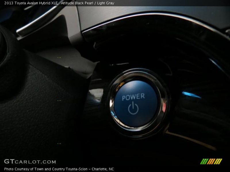 Attitude Black Pearl / Light Gray 2013 Toyota Avalon Hybrid XLE
