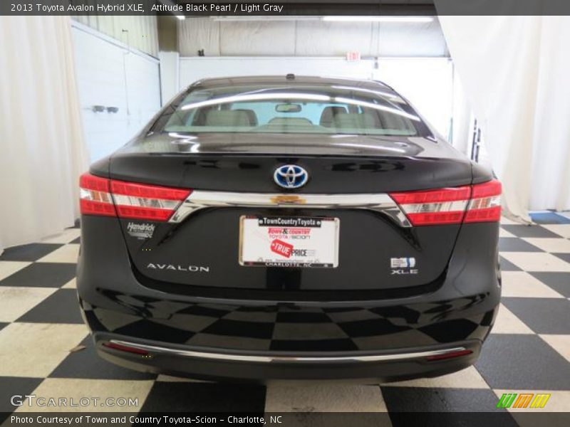 Attitude Black Pearl / Light Gray 2013 Toyota Avalon Hybrid XLE