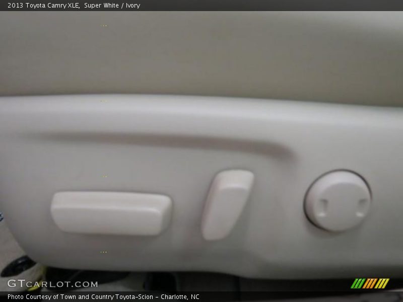 Super White / Ivory 2013 Toyota Camry XLE