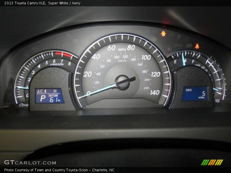 Super White / Ivory 2013 Toyota Camry XLE