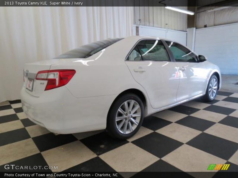 Super White / Ivory 2013 Toyota Camry XLE
