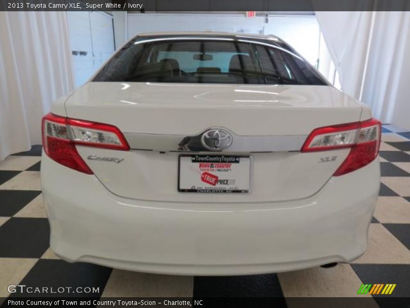 Super White / Ivory 2013 Toyota Camry XLE