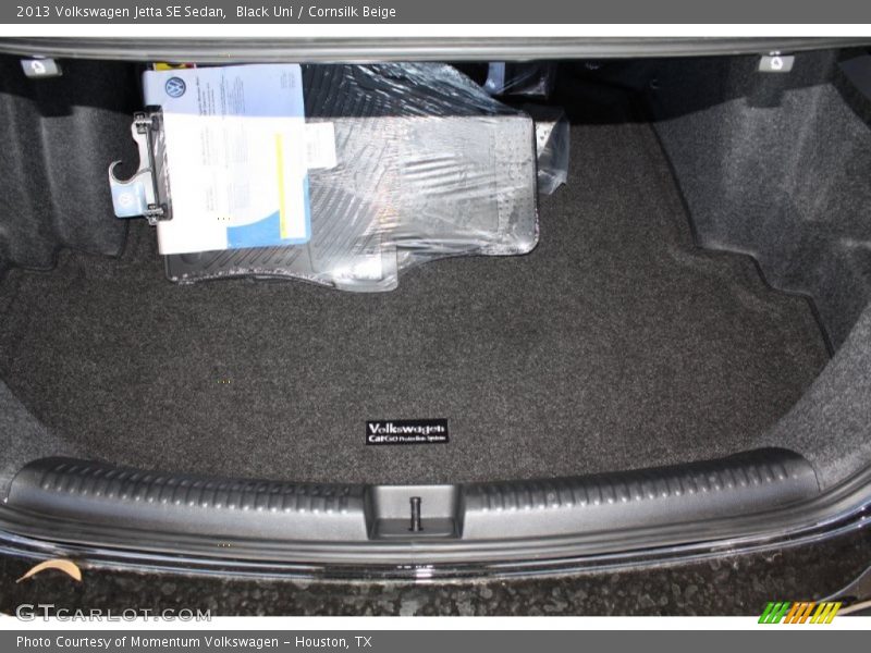 Black Uni / Cornsilk Beige 2013 Volkswagen Jetta SE Sedan