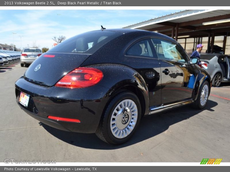 Deep Black Pearl Metallic / Titan Black 2013 Volkswagen Beetle 2.5L