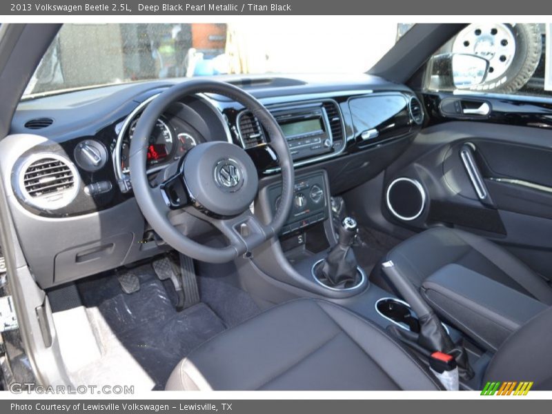 Deep Black Pearl Metallic / Titan Black 2013 Volkswagen Beetle 2.5L