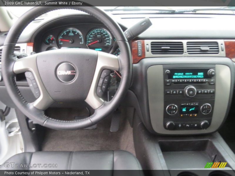 Dashboard of 2009 Yukon SLT