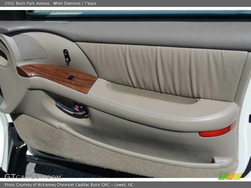 White Diamond / Taupe 2002 Buick Park Avenue