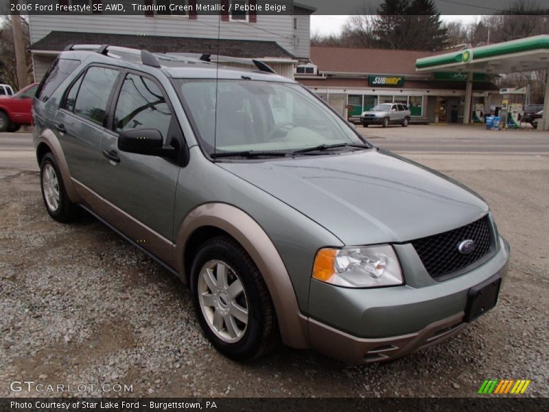 Front 3/4 View of 2006 Freestyle SE AWD