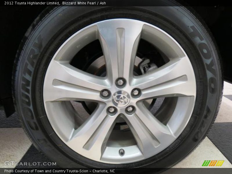 Blizzard White Pearl / Ash 2012 Toyota Highlander Limited