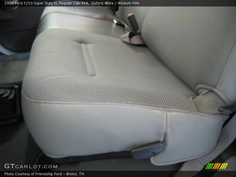 Oxford White / Medium Flint 2006 Ford F250 Super Duty XL Regular Cab 4x4