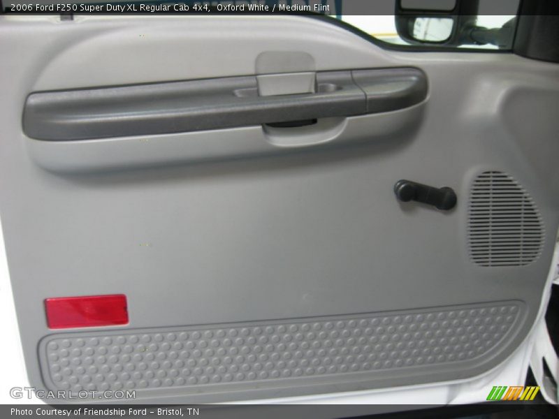 Door Panel of 2006 F250 Super Duty XL Regular Cab 4x4