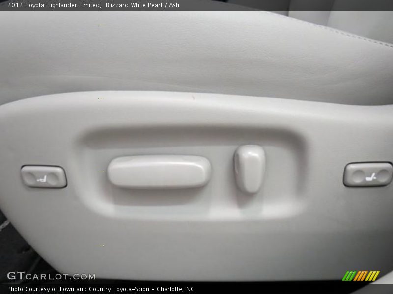 Blizzard White Pearl / Ash 2012 Toyota Highlander Limited
