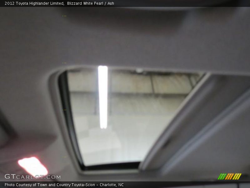 Blizzard White Pearl / Ash 2012 Toyota Highlander Limited