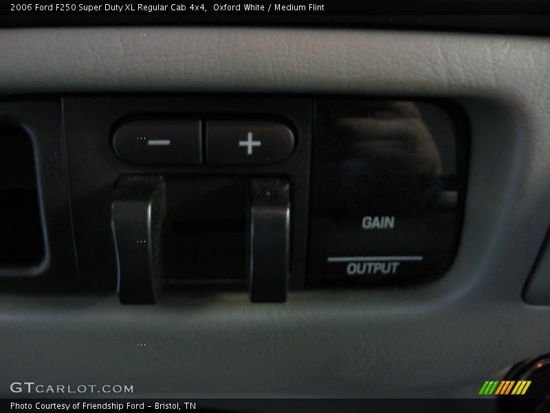 Oxford White / Medium Flint 2006 Ford F250 Super Duty XL Regular Cab 4x4