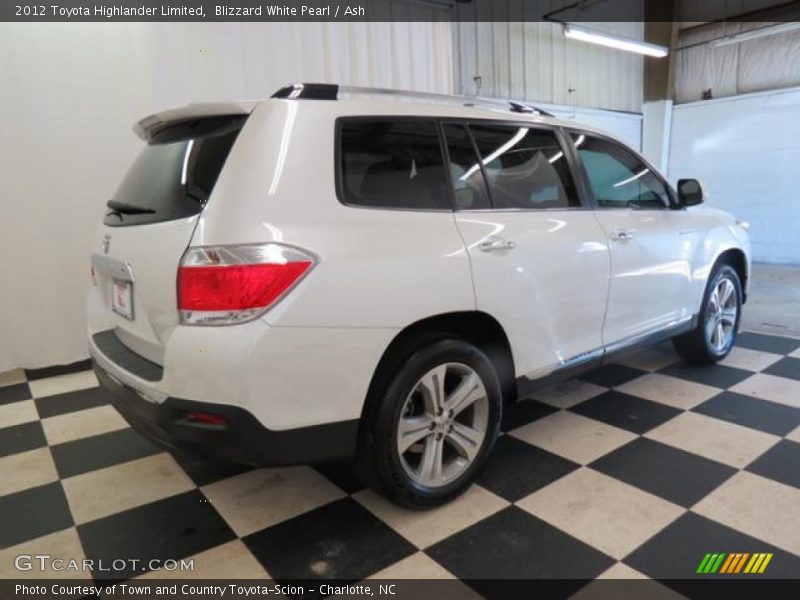 Blizzard White Pearl / Ash 2012 Toyota Highlander Limited