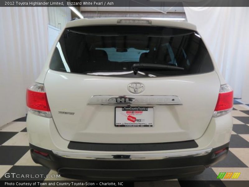 Blizzard White Pearl / Ash 2012 Toyota Highlander Limited