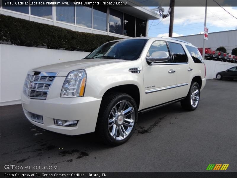 Front 3/4 View of 2013 Escalade Platinum AWD