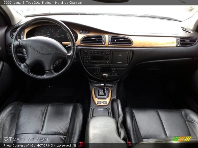 Dashboard of 2002 S-Type 3.0