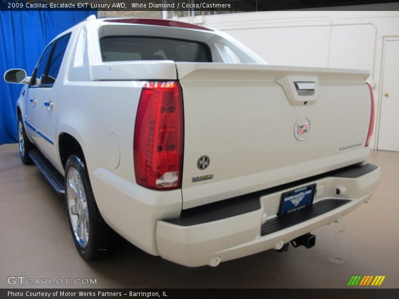 White Diamond / Cocoa/Cashmere 2009 Cadillac Escalade EXT Luxury AWD