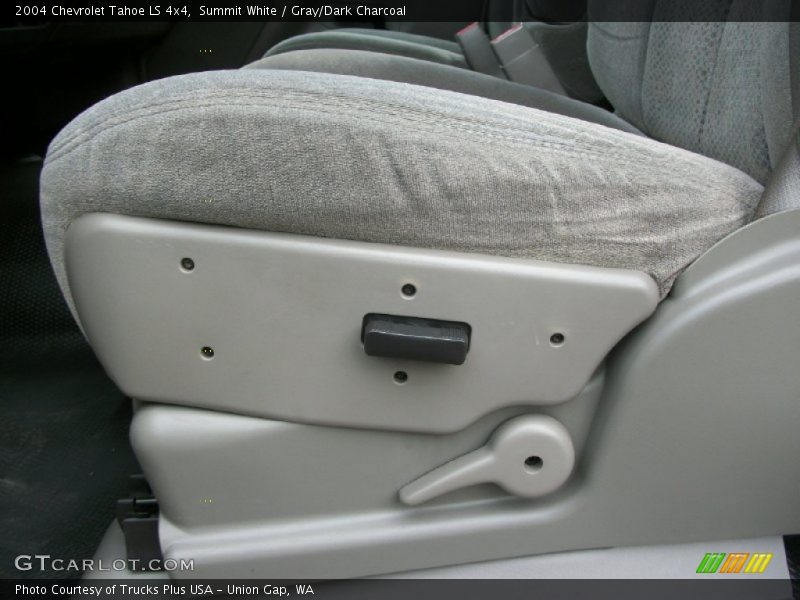 Summit White / Gray/Dark Charcoal 2004 Chevrolet Tahoe LS 4x4