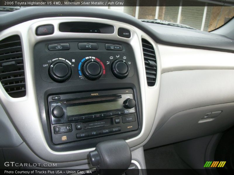 Controls of 2006 Highlander V6 4WD
