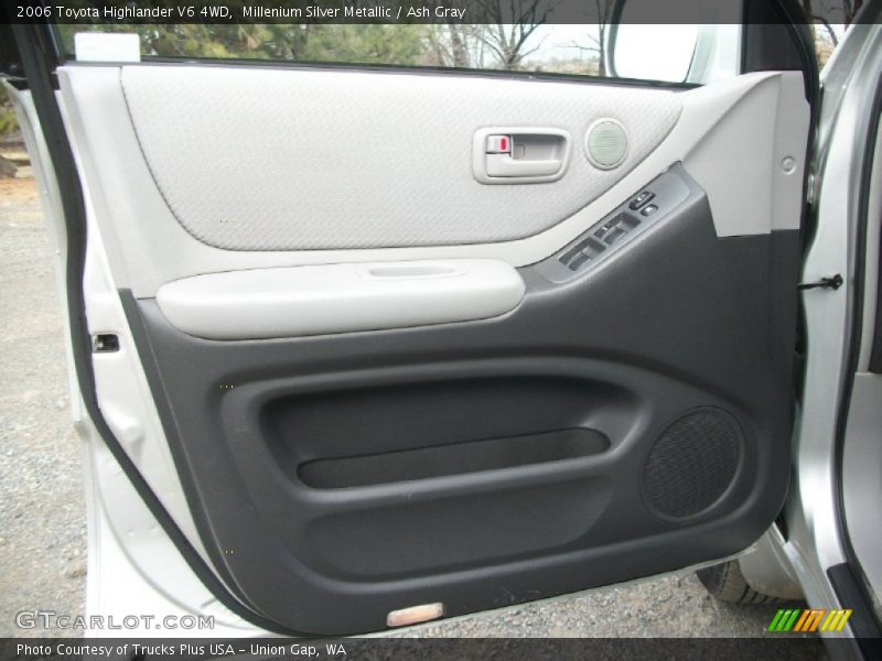Door Panel of 2006 Highlander V6 4WD