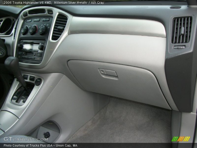Millenium Silver Metallic / Ash Gray 2006 Toyota Highlander V6 4WD