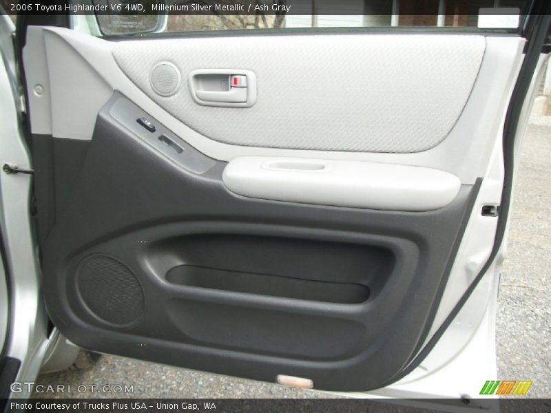 Door Panel of 2006 Highlander V6 4WD