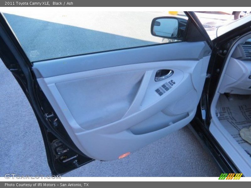 Black / Ash 2011 Toyota Camry XLE