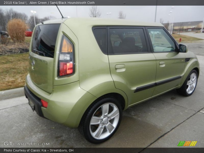 Alien Green / Sand/Black Houndstooth Cloth 2010 Kia Soul !