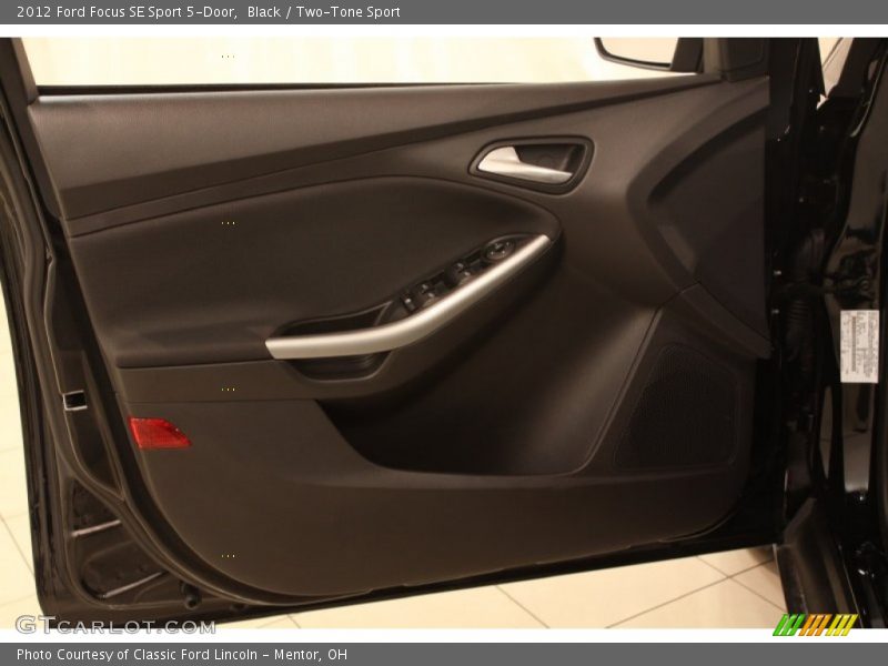 Black / Two-Tone Sport 2012 Ford Focus SE Sport 5-Door