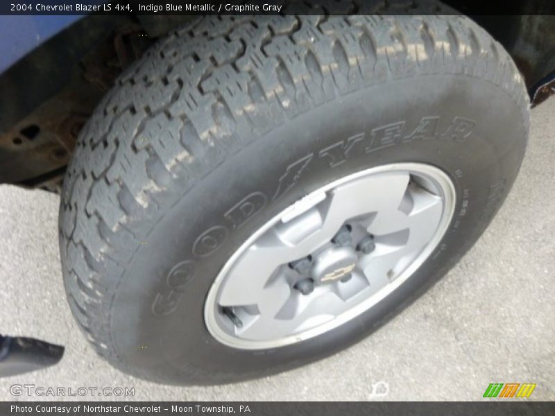 Indigo Blue Metallic / Graphite Gray 2004 Chevrolet Blazer LS 4x4