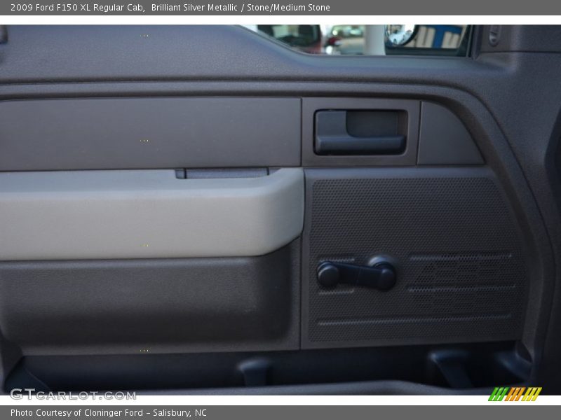 Brilliant Silver Metallic / Stone/Medium Stone 2009 Ford F150 XL Regular Cab