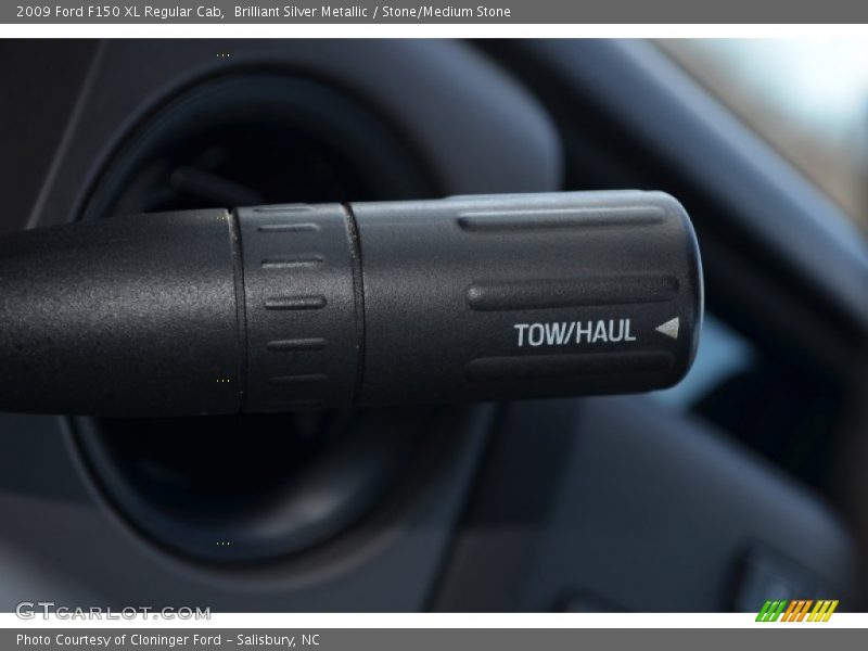 Brilliant Silver Metallic / Stone/Medium Stone 2009 Ford F150 XL Regular Cab