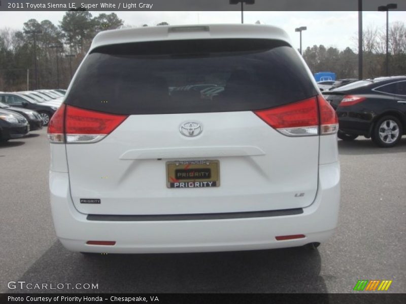 Super White / Light Gray 2011 Toyota Sienna LE