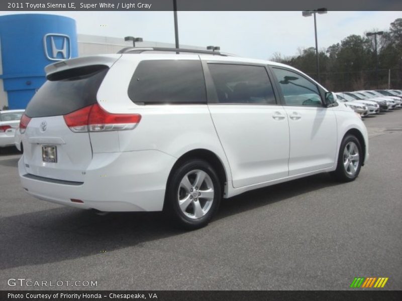Super White / Light Gray 2011 Toyota Sienna LE