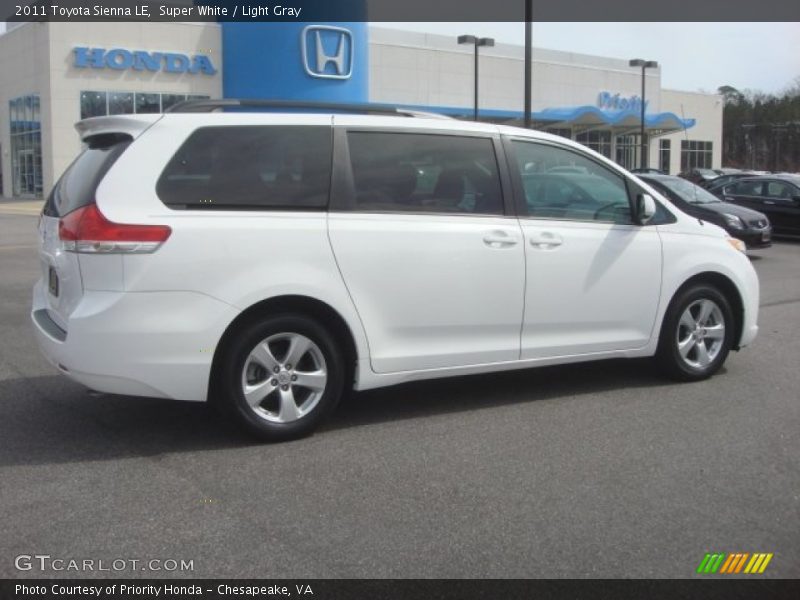 Super White / Light Gray 2011 Toyota Sienna LE