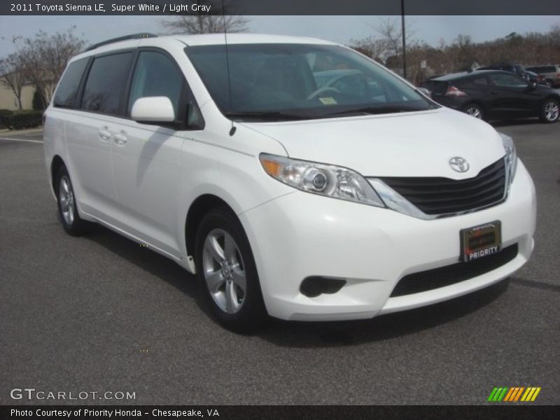 Super White / Light Gray 2011 Toyota Sienna LE