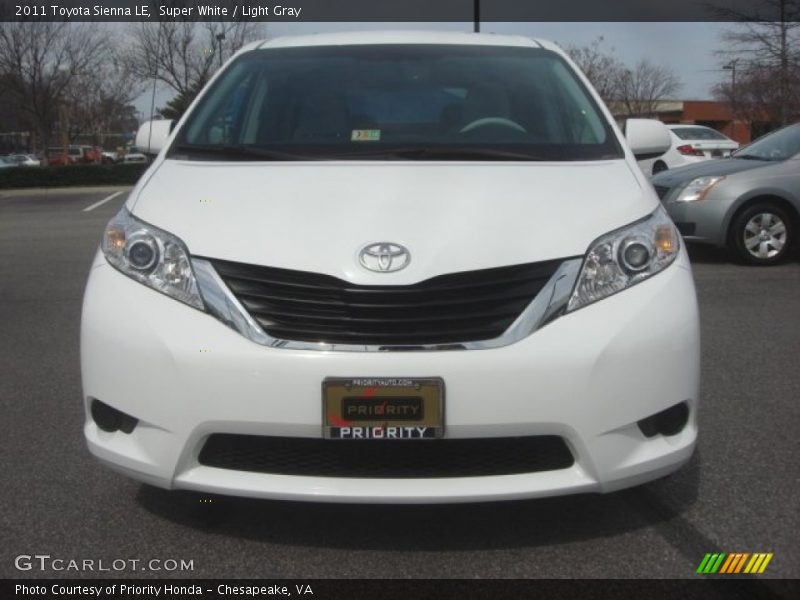 Super White / Light Gray 2011 Toyota Sienna LE
