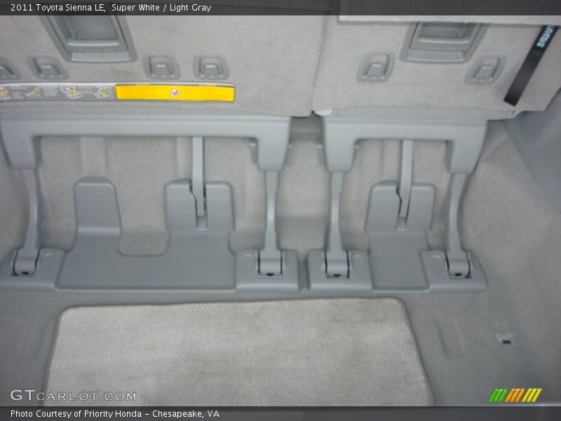 Super White / Light Gray 2011 Toyota Sienna LE