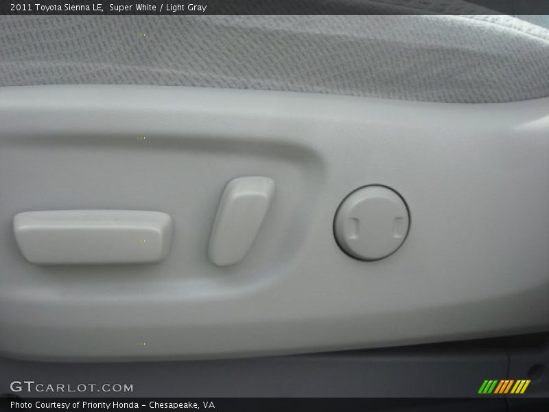 Super White / Light Gray 2011 Toyota Sienna LE