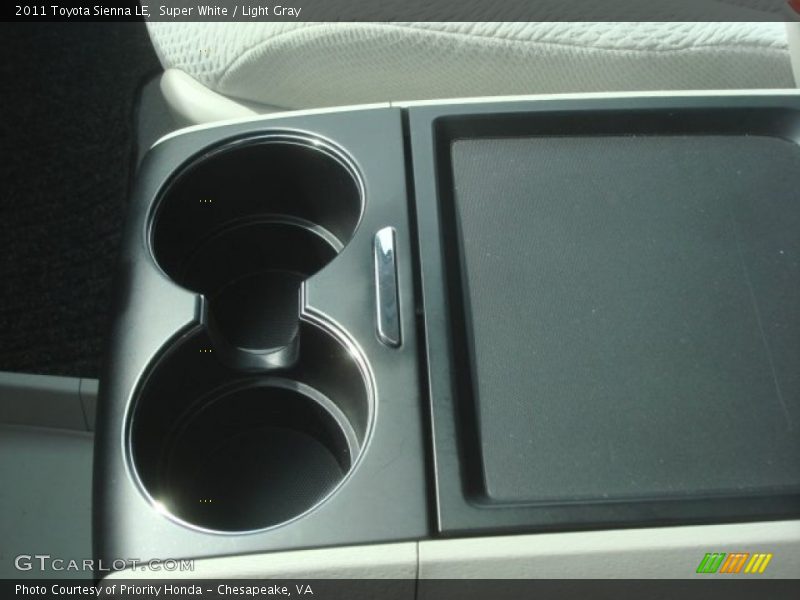 Super White / Light Gray 2011 Toyota Sienna LE
