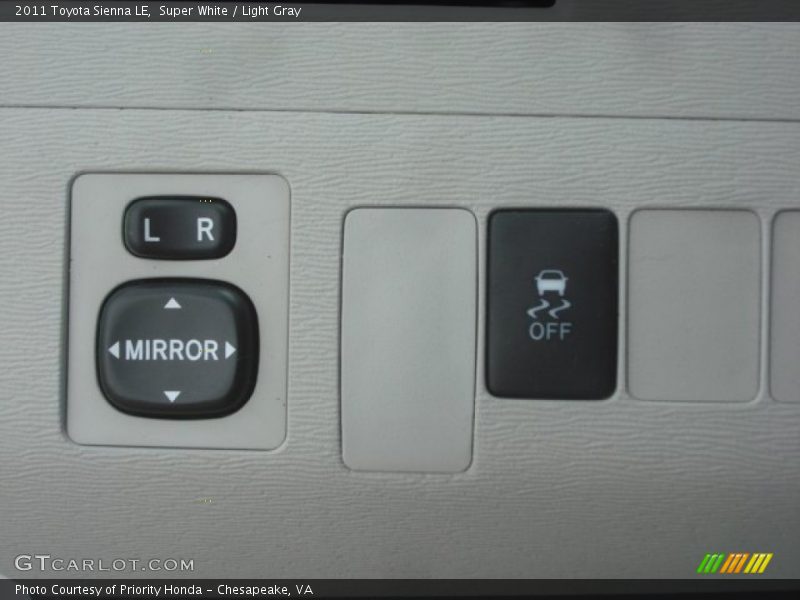 Super White / Light Gray 2011 Toyota Sienna LE